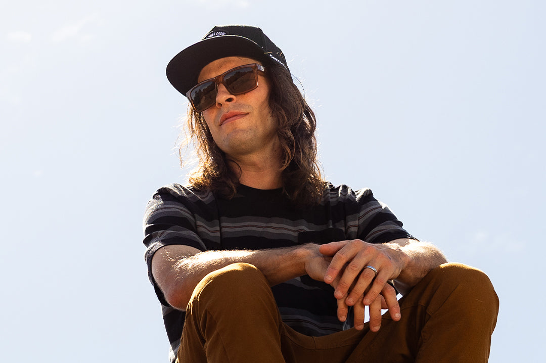 Man wearing the VISE Sunglasses: Saddle Z87
