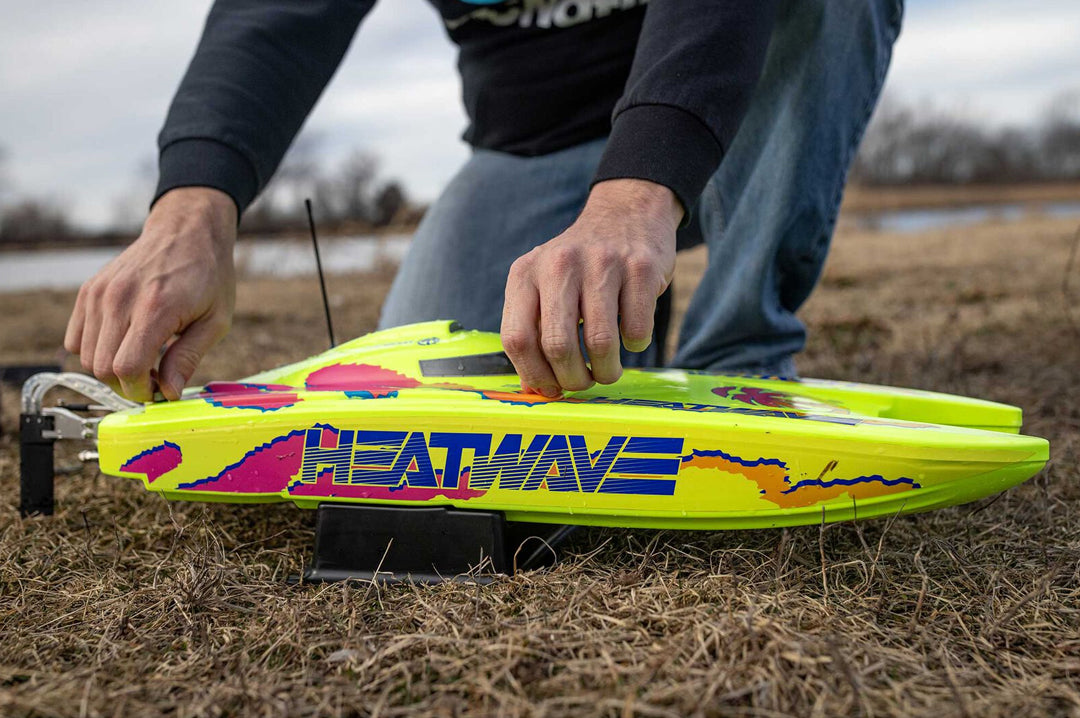 Heat Wave X Horizon Hobby Blackjack Catamaran Remote Controlled Boat - 24 Inch