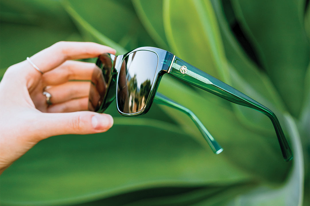 Hand holding the Marylin Sunglasses: Cycad Green